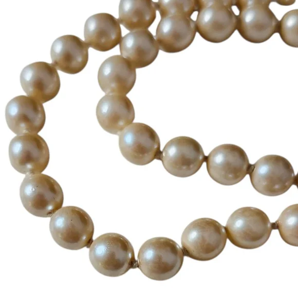 Gorgeous Vintage 35-Inch Faux Pearls Strand Individually Knotted - Picture 3 of 4
